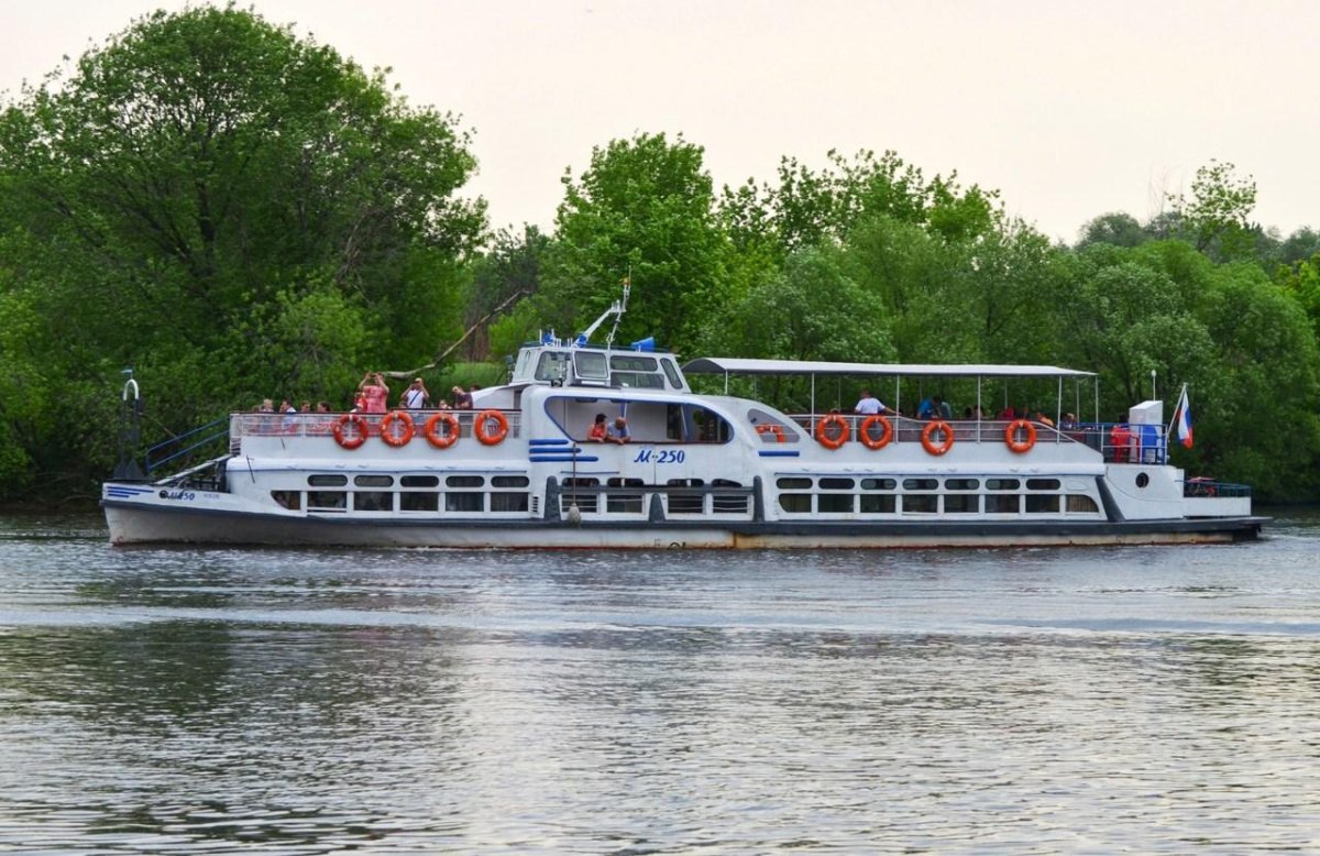 Теплоход Москвич м544