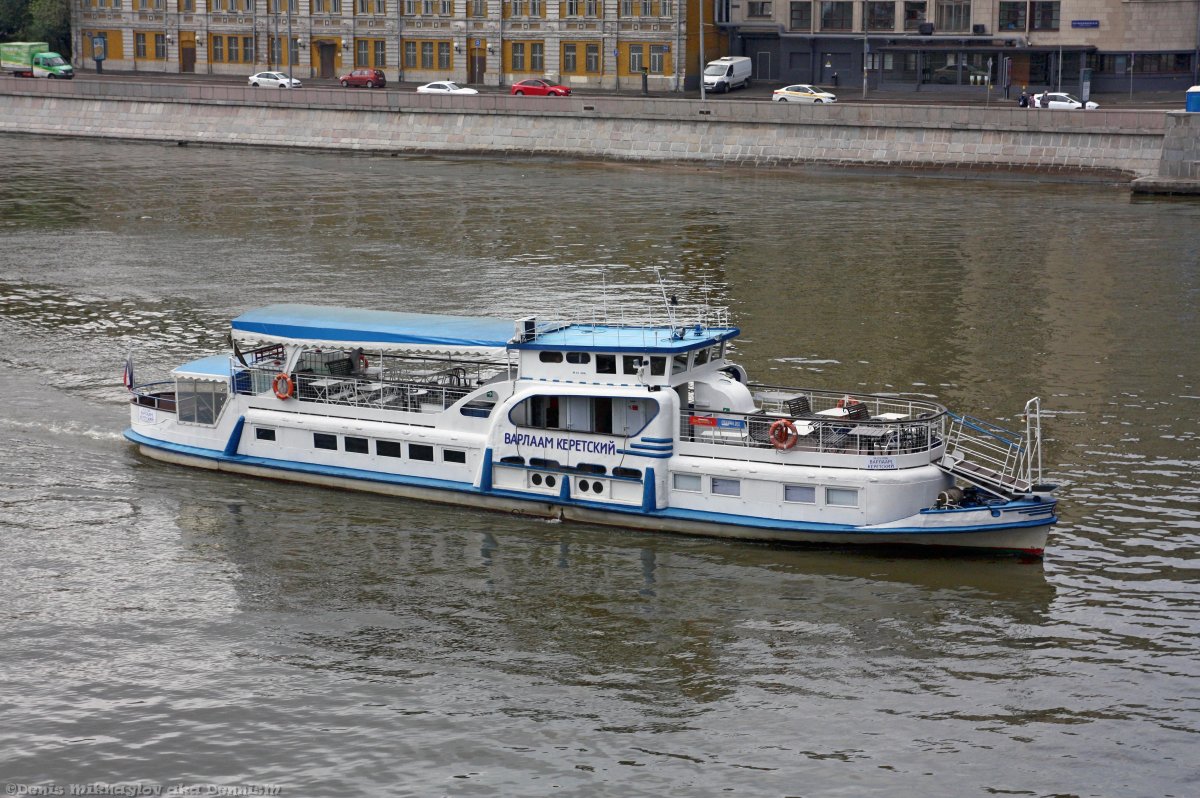 Теплоход Речной трамвайчик