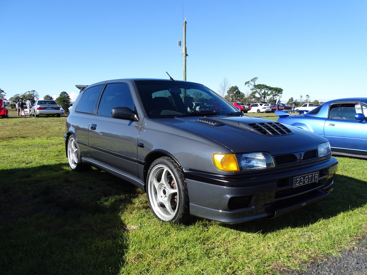 Ниссан Пульсар 1990