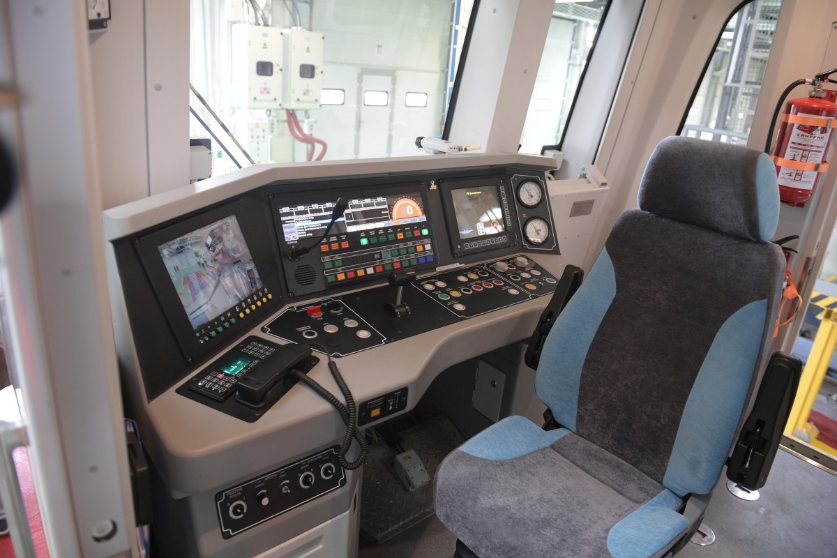 81-765 Кабина машиниста