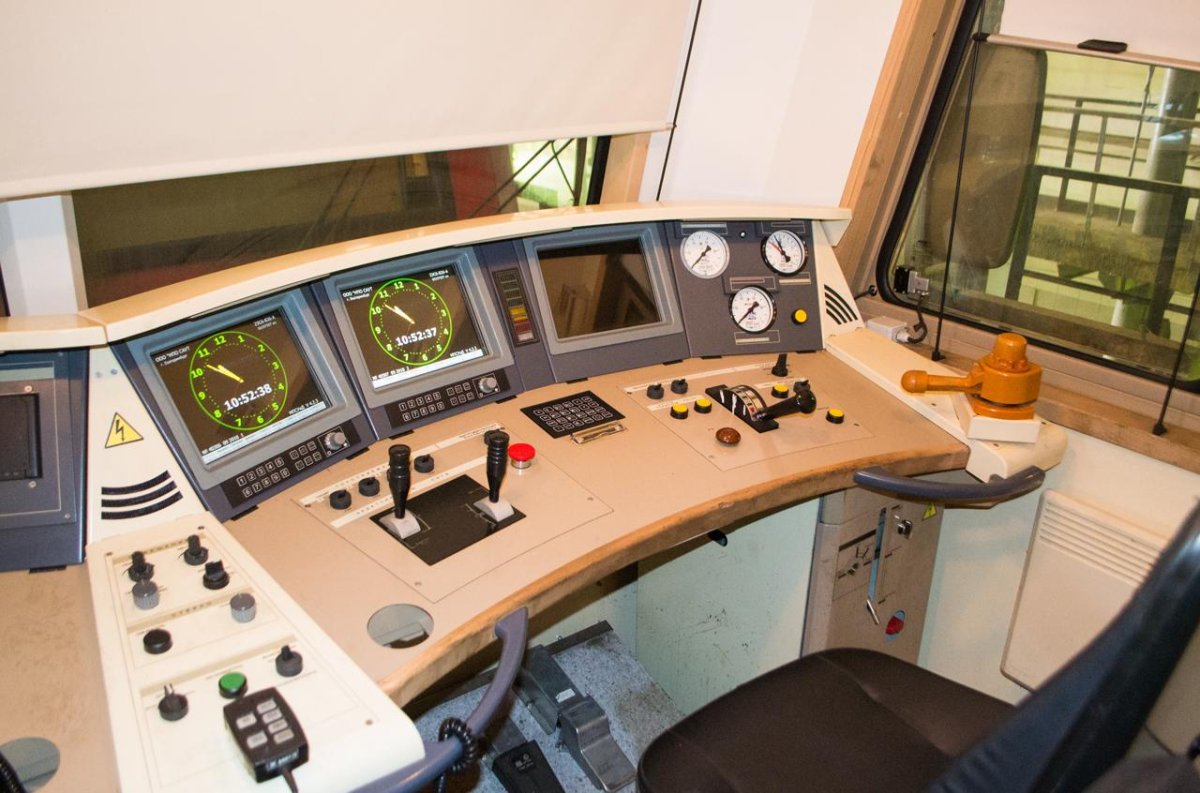 2эс6 Синара кабина