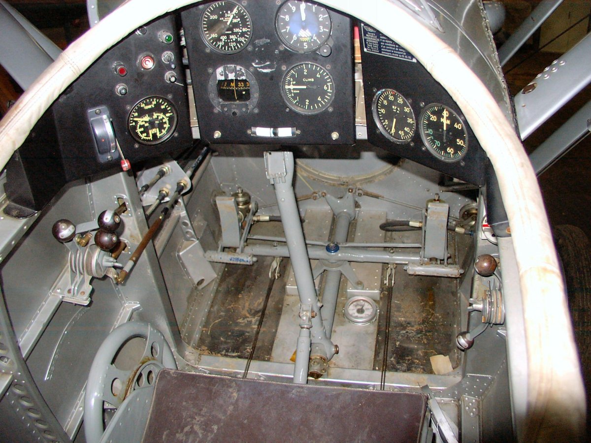 Кабина самолета ил 4