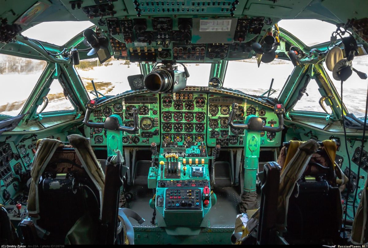 Кабина пилотов АН-22 Антей