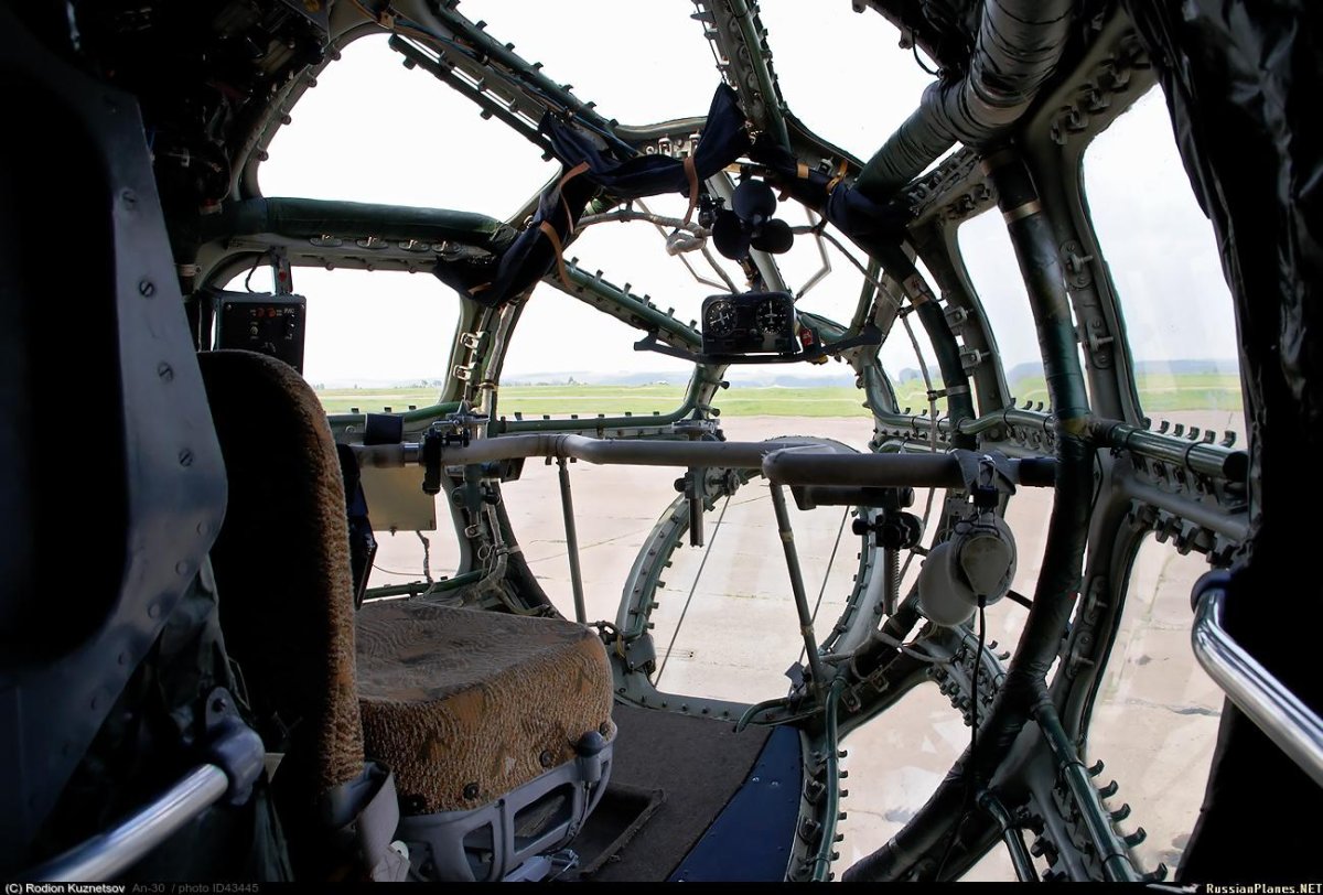 АН-30 кабина штурмана