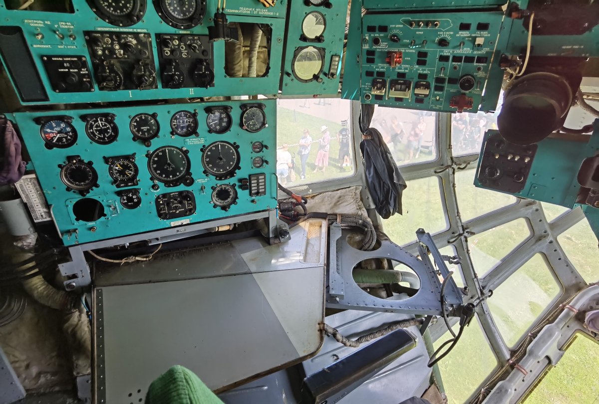 Ил-76 кабина штурмана