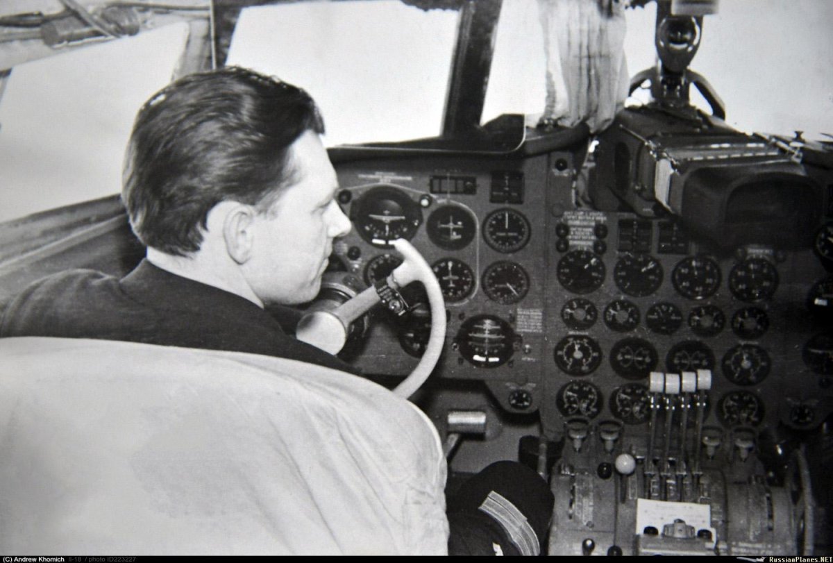 Ил 18 кабина