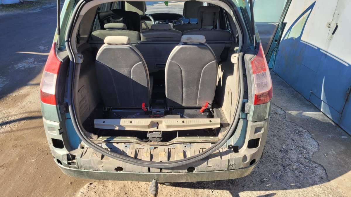 Toyota Ractis трансформация салона