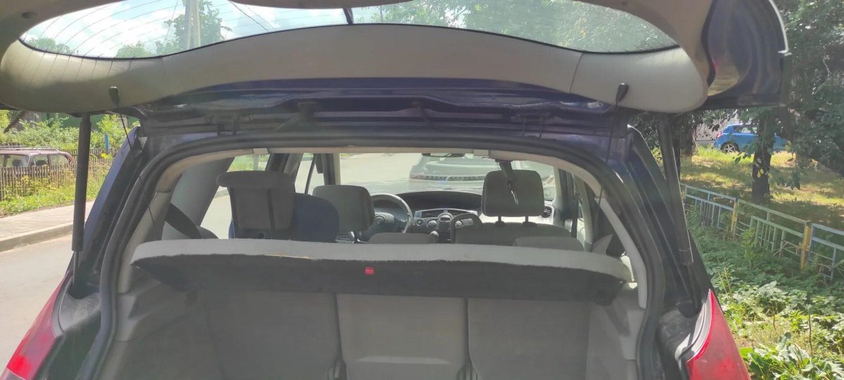 Крепление полки багажника Сценик 2007