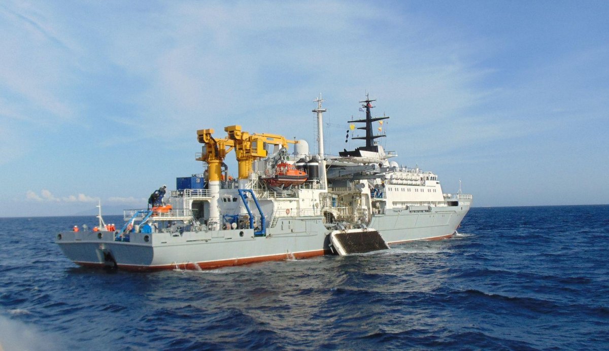 Игорь Белоусов судно