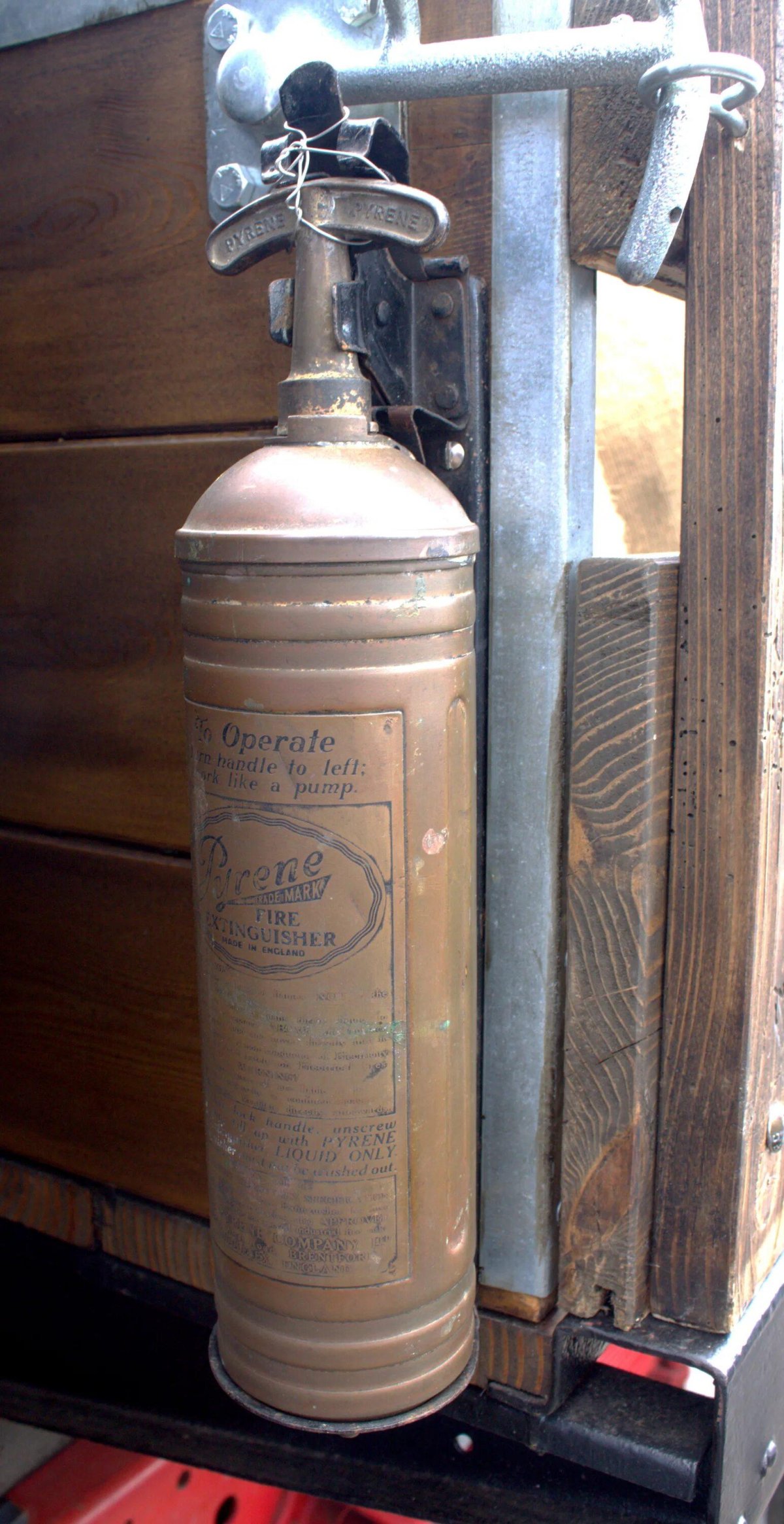 Огнетушителя pyrene