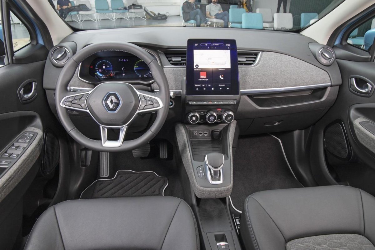 Ренаулт аркана салон