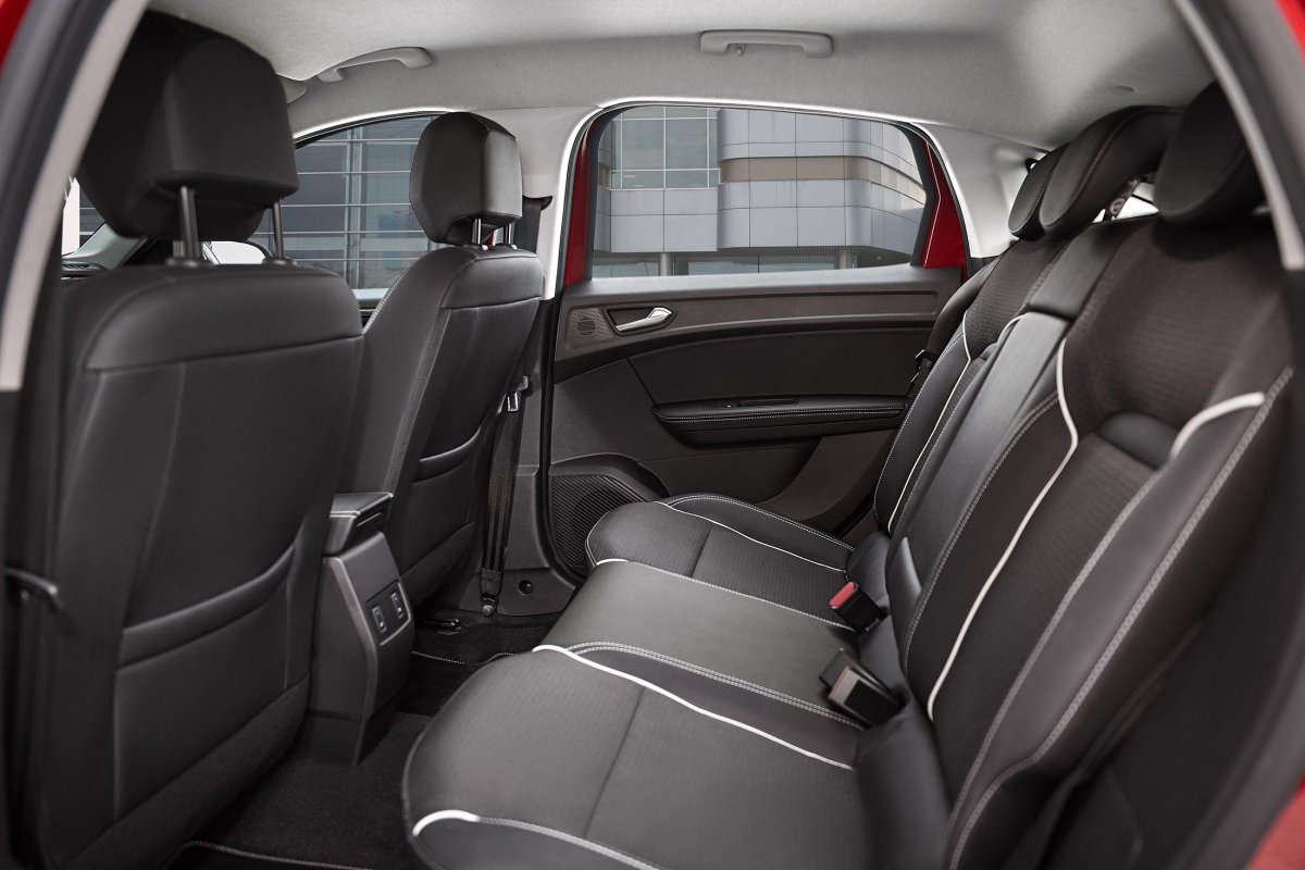 Renault Arkana задний ряд