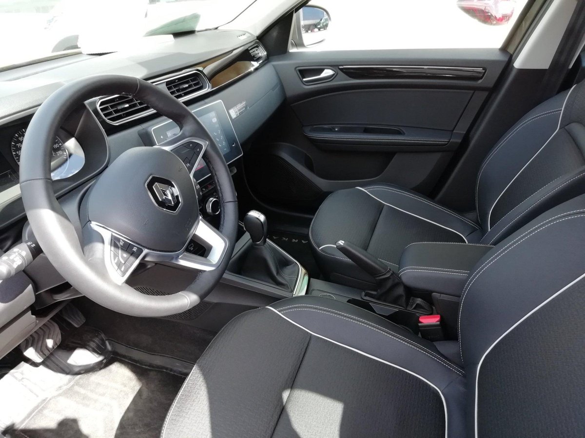 Ренаулт аркана салон