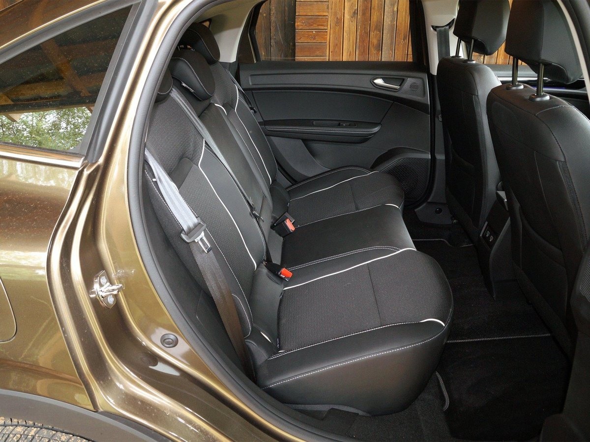 Renault Arkana задний ряд