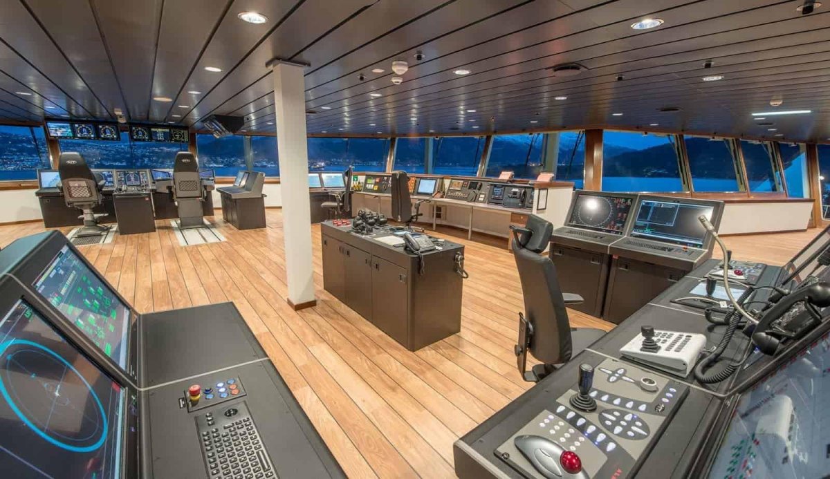 Ходовой мостик Квин мери 2