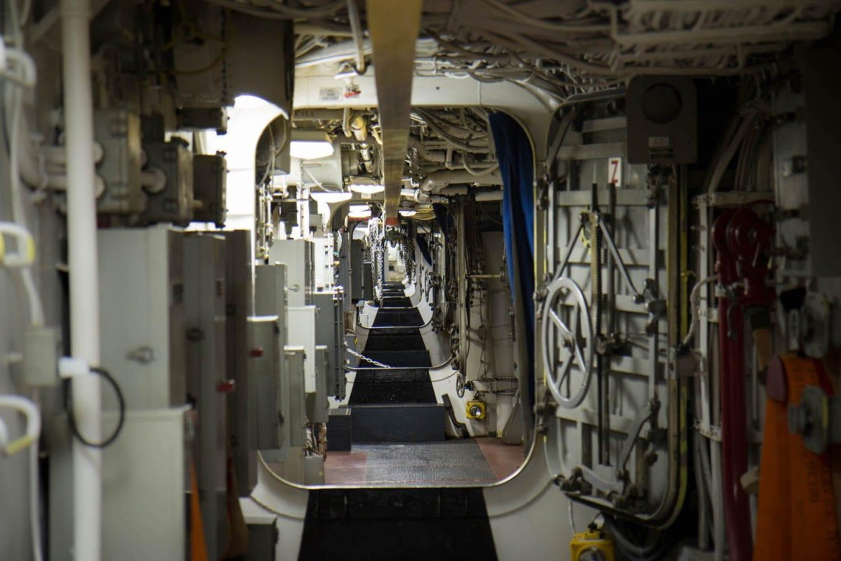 Военный корабль внутри