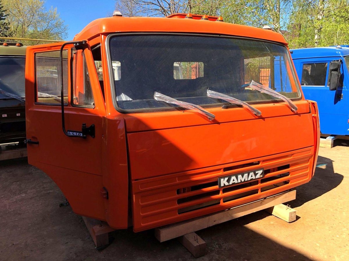 КАМАЗ 6520 кабина со спальником