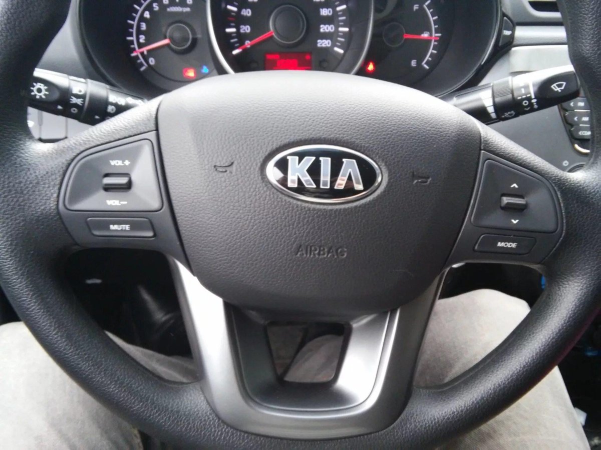 Kia Rio 2014 руль