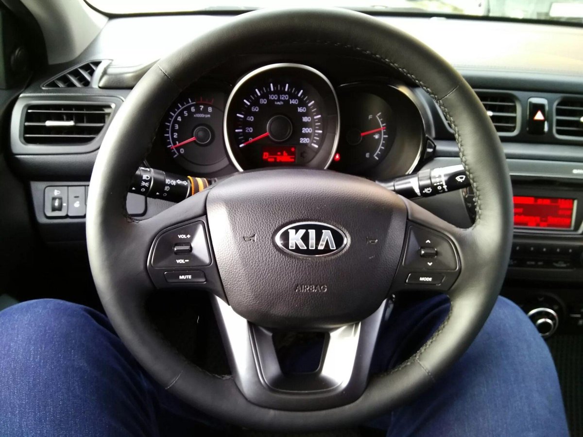 Kia Rio 2015 руль