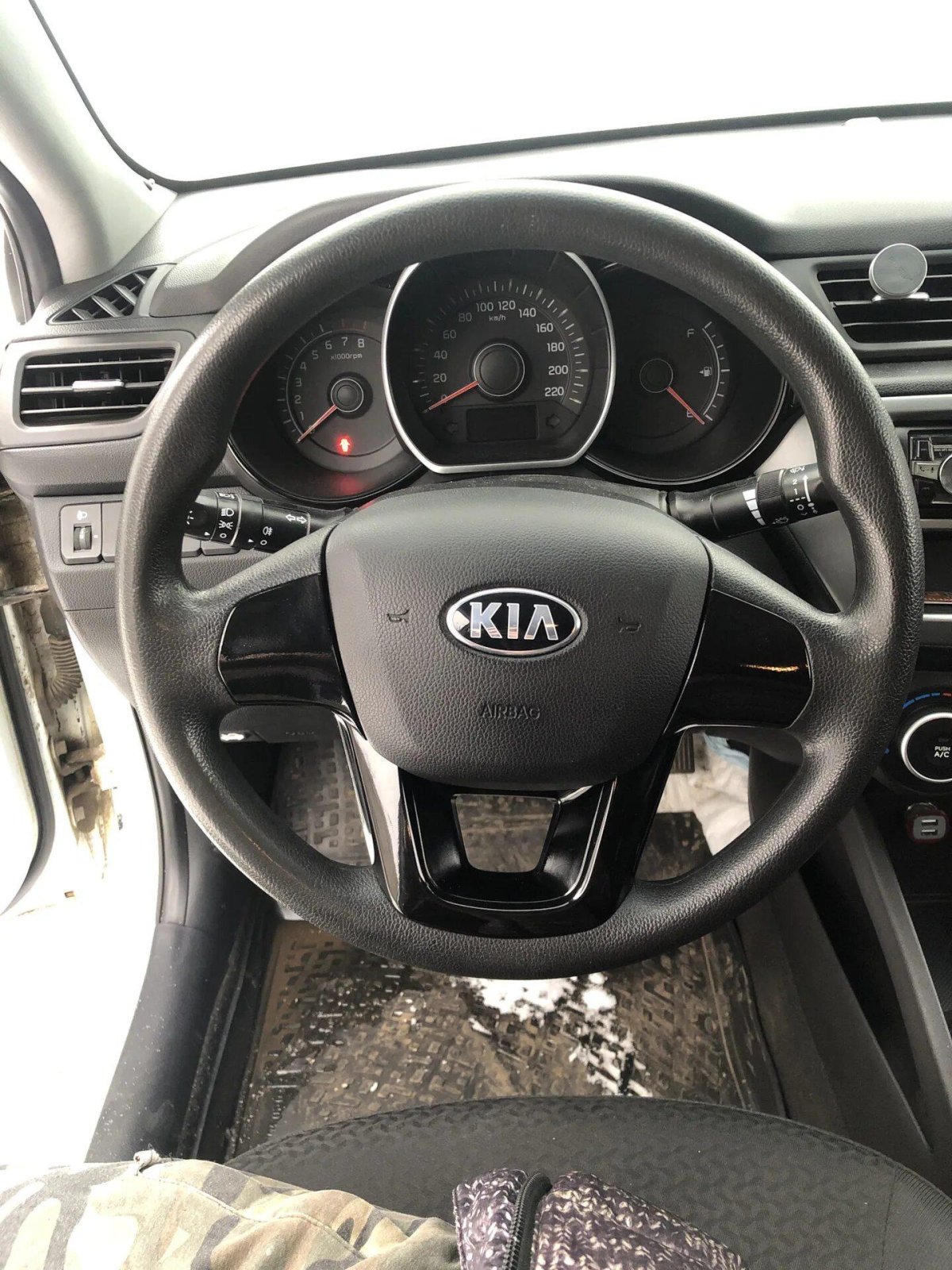 Киа Рио 2016 руль черный глянец