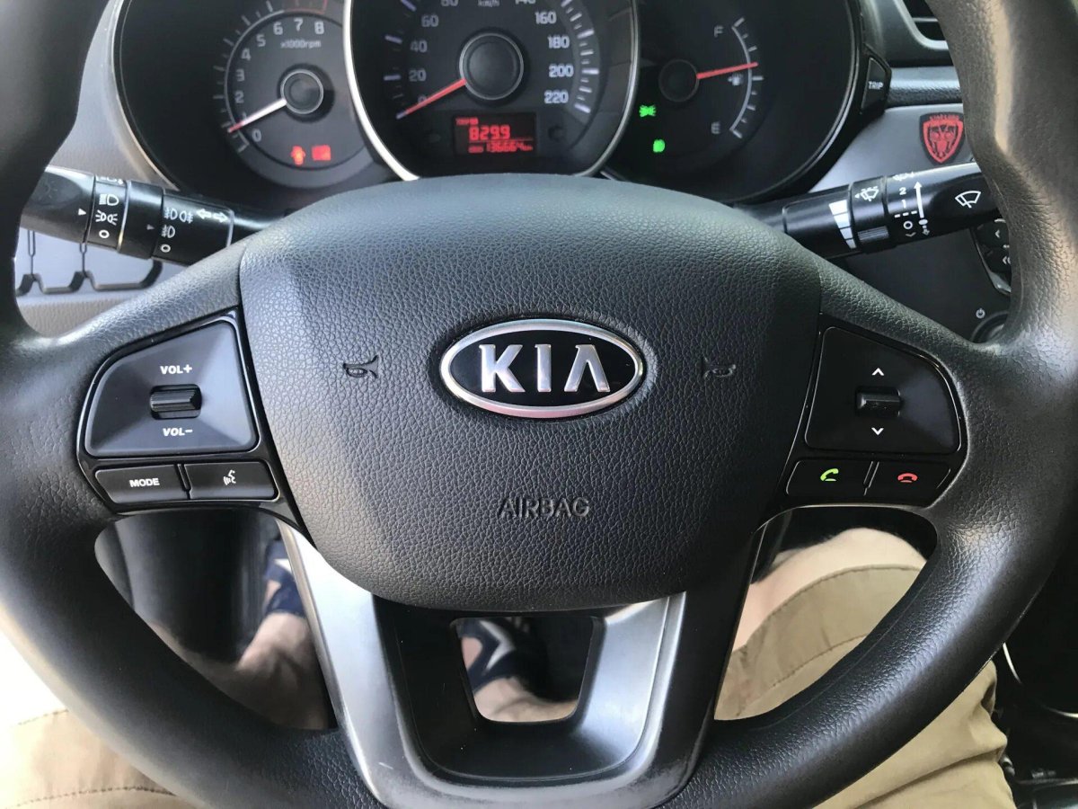 Kia Rio 3 кнопки руля