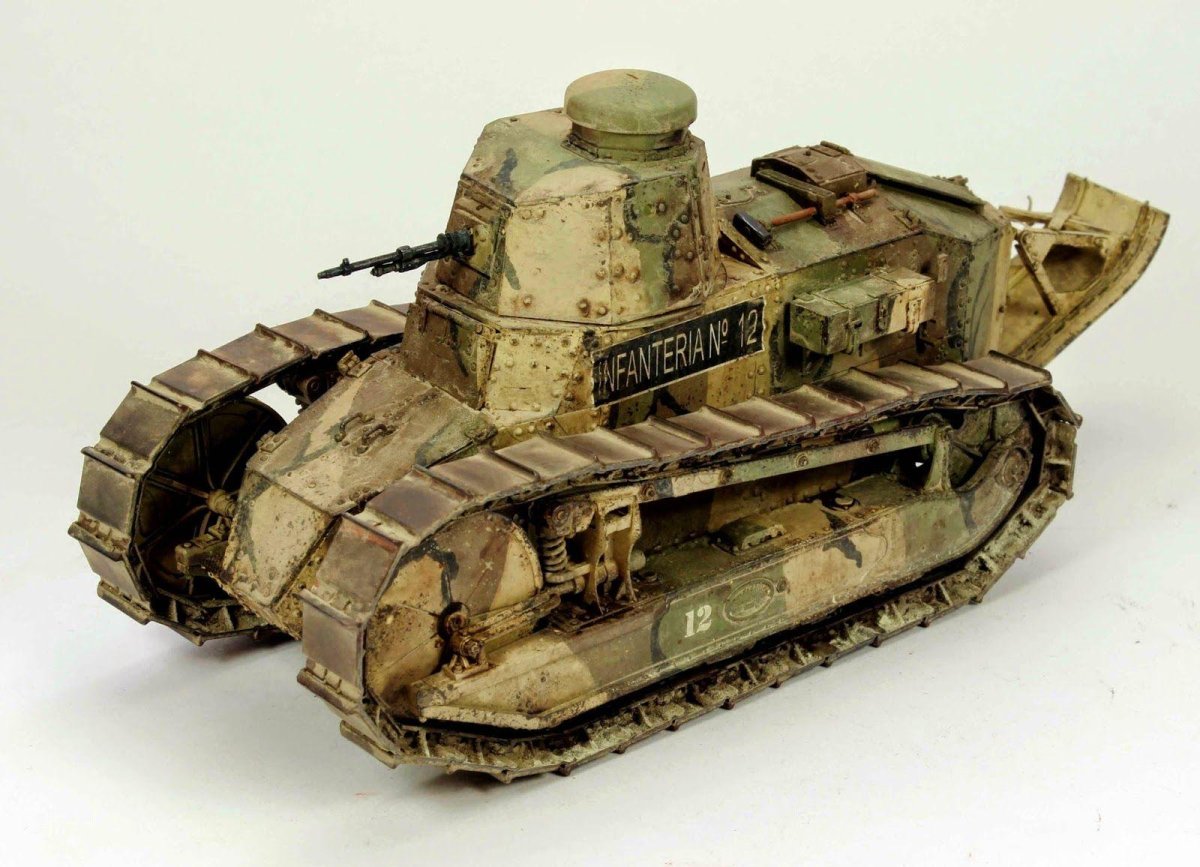 Рено ФТ 17 сбоку