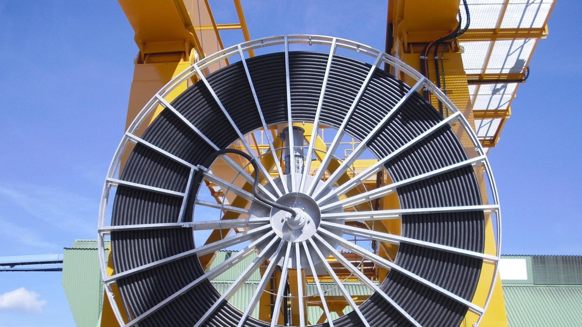 Пружинный кабельный барабан