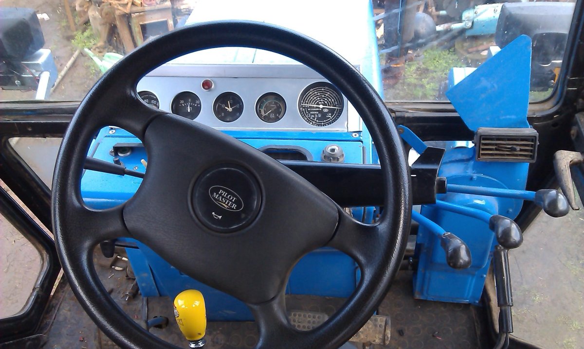 Трактор МТЗ 80 салон