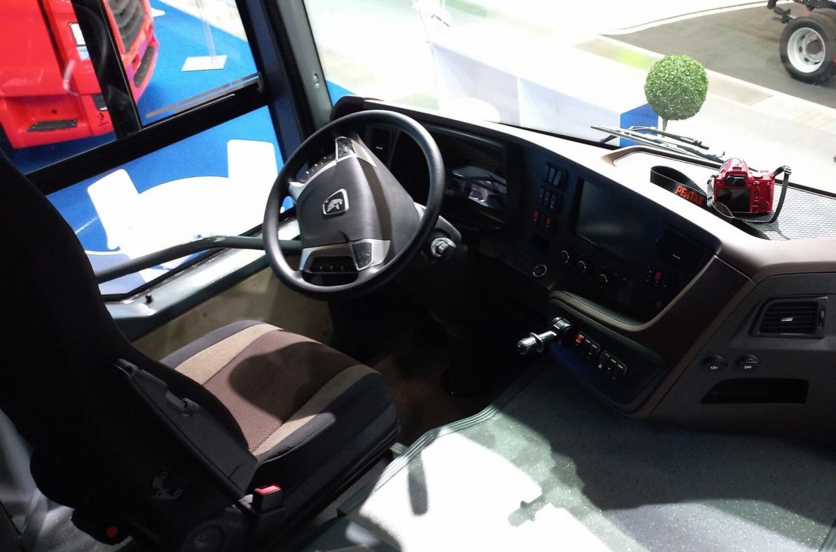 Вахтовый автобус КАМАЗ 6250