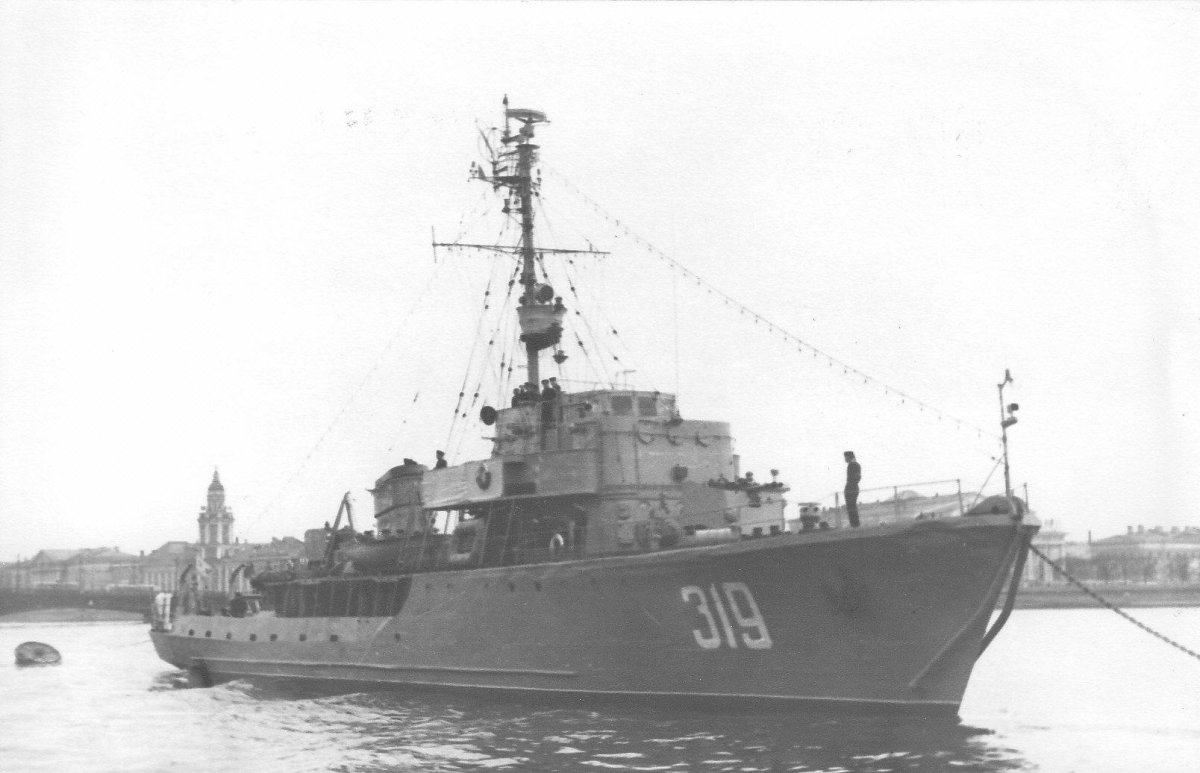 Базовый тральщик проекта 254