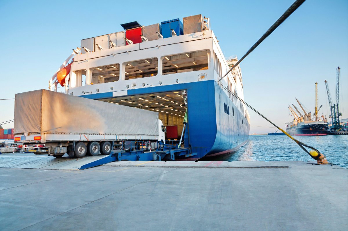 Контейнеровоз типа "РО-РО" "Атлантик конвейер".