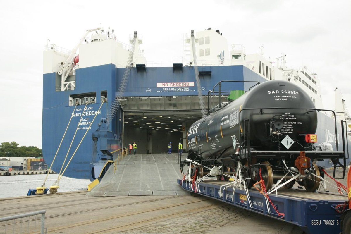 Контейнеровоз типа "РО-РО" "Атлантик конвейер".