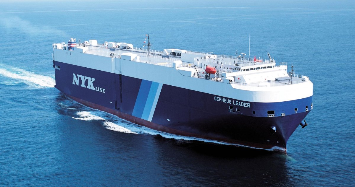 Грузовое судно ролкер