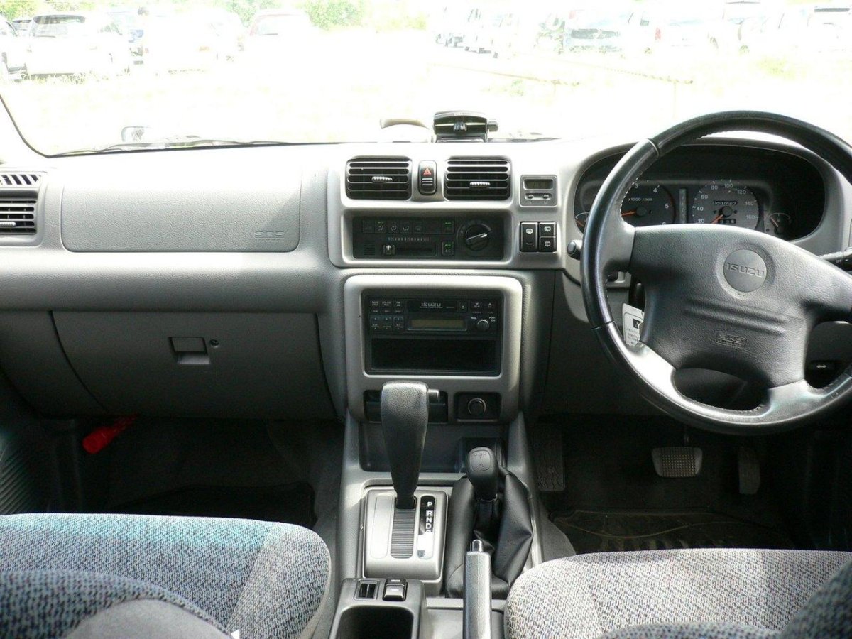 Isuzu Wizard 2000