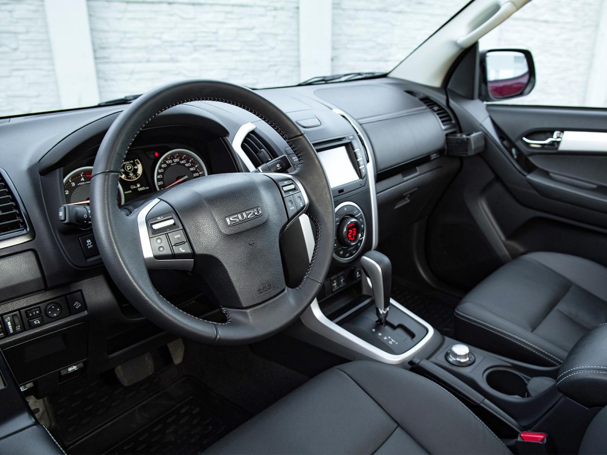 Isuzu d-Max 2021 салон