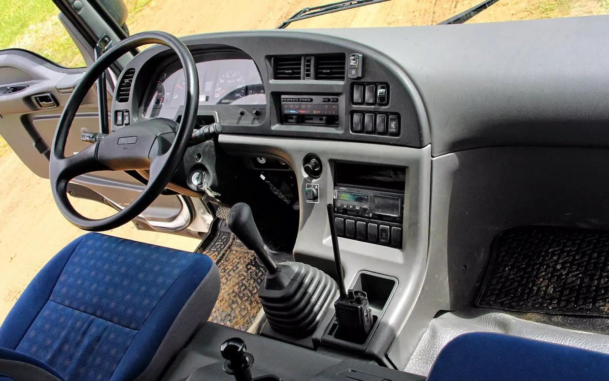 Isuzu Giga салон