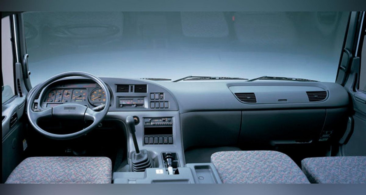 Isuzu Giga салон