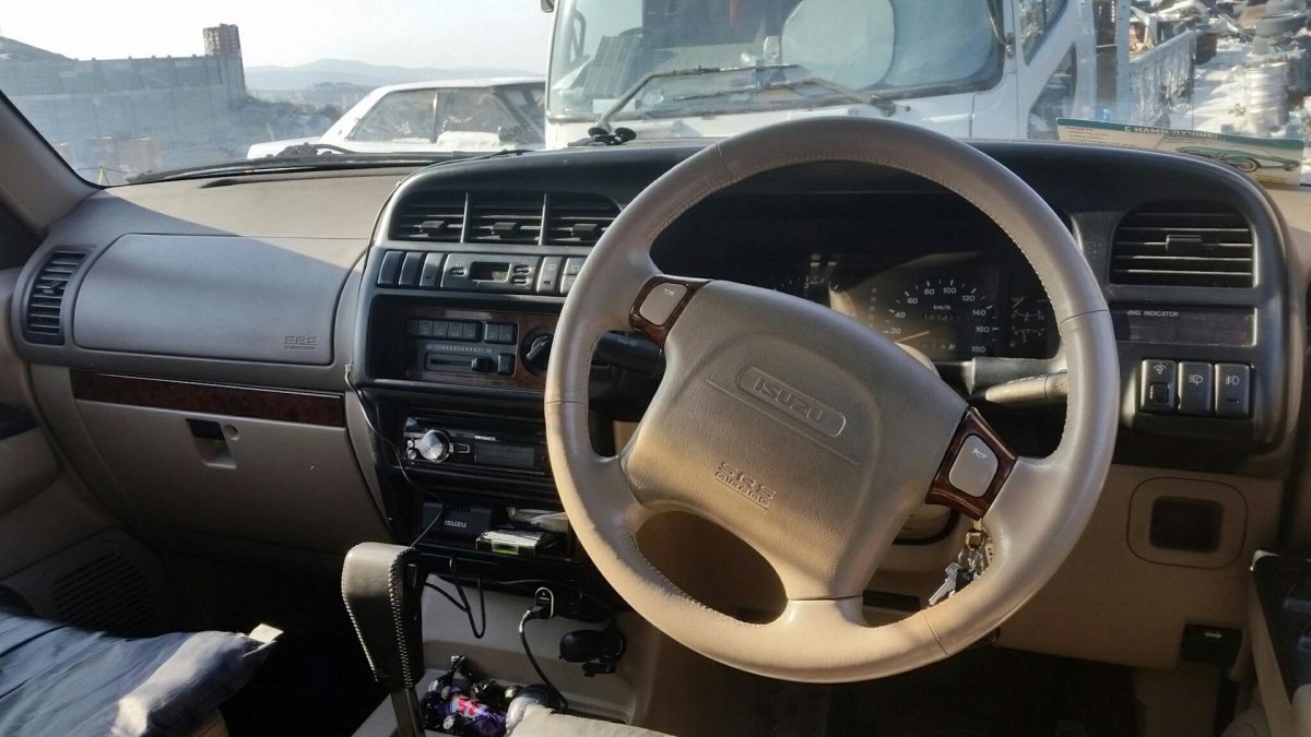 Isuzu Bighorn 1996 салон