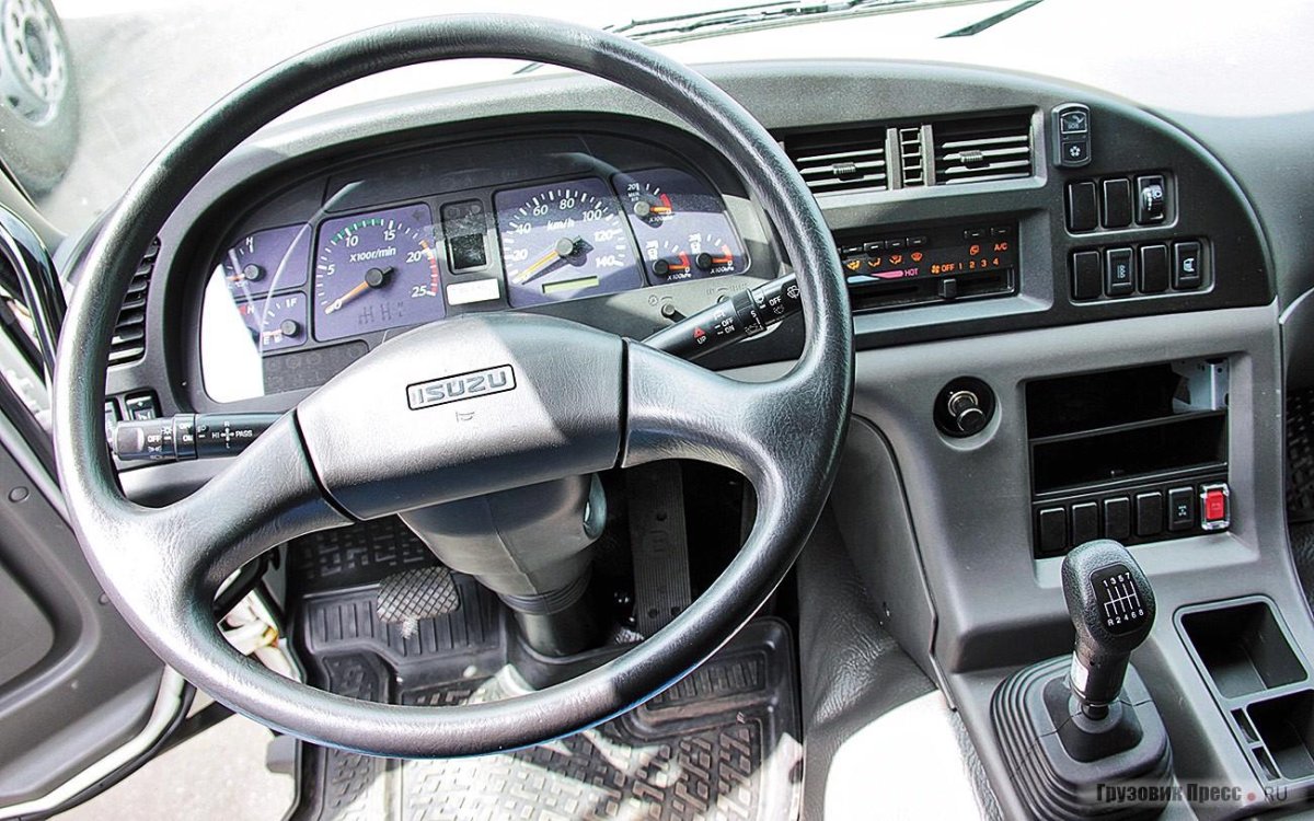 Исузу Эльф салон