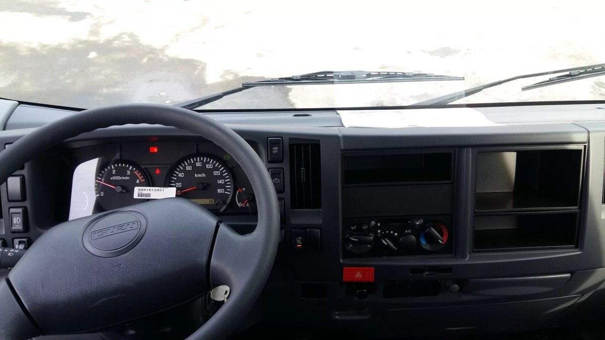 Исузу Эльф салон