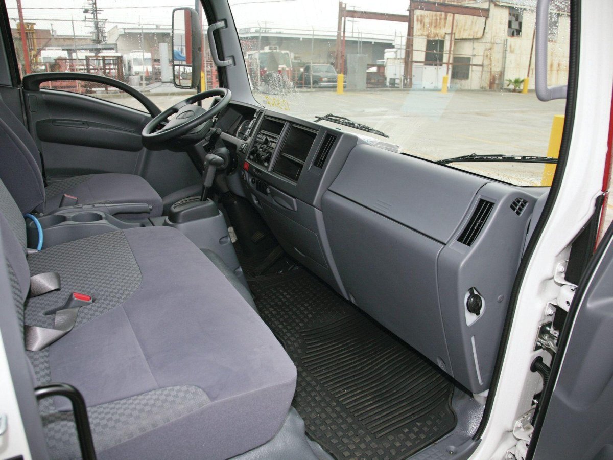 Исузу НПР 75 салон