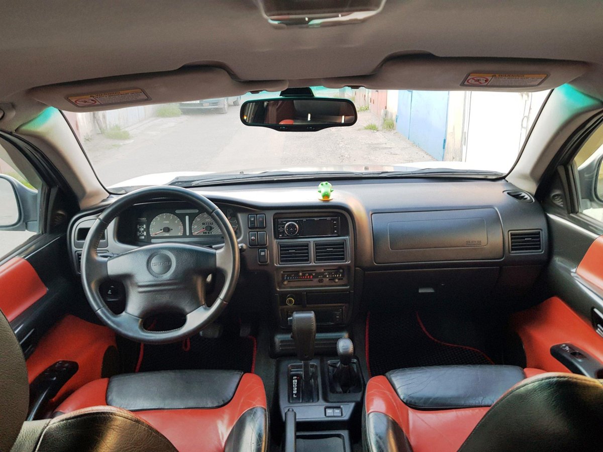 Isuzu VEHICROSS салон