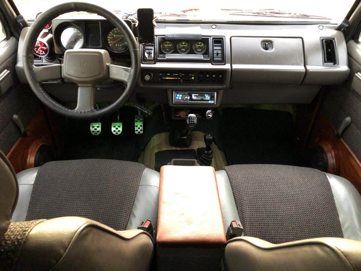 Isuzu Trooper 1 салон