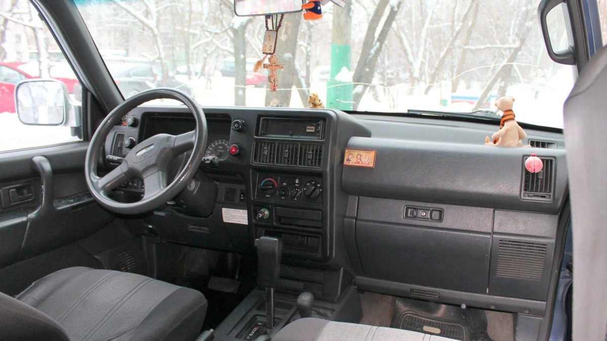 Isuzu Trooper 1989 салон