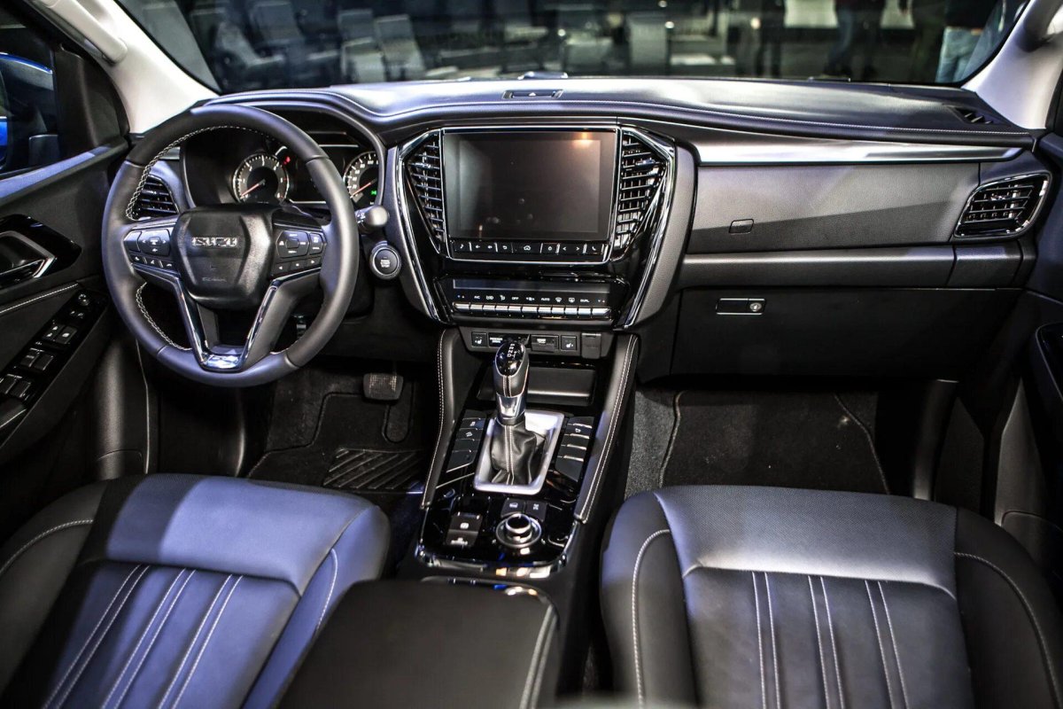 Внедорожник Исузу 2022