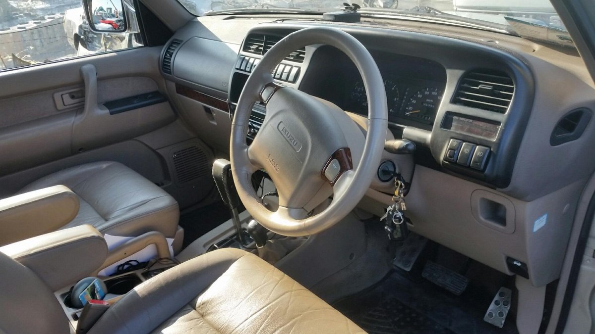 Isuzu Bighorn 1997 салон