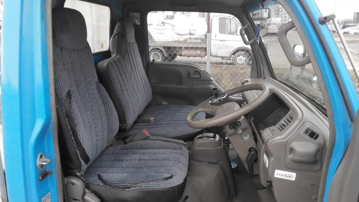 Исузу Эльф салон