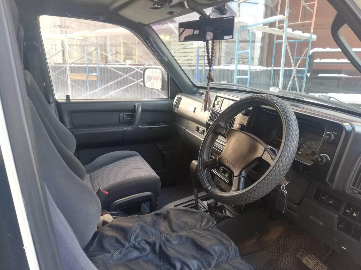 Isuzu Bighorn 1996 салон