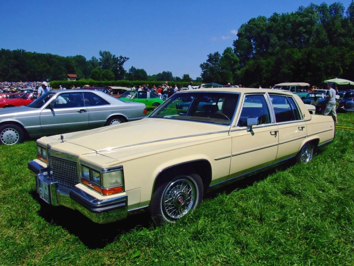 Cadillac Brougham 5.0