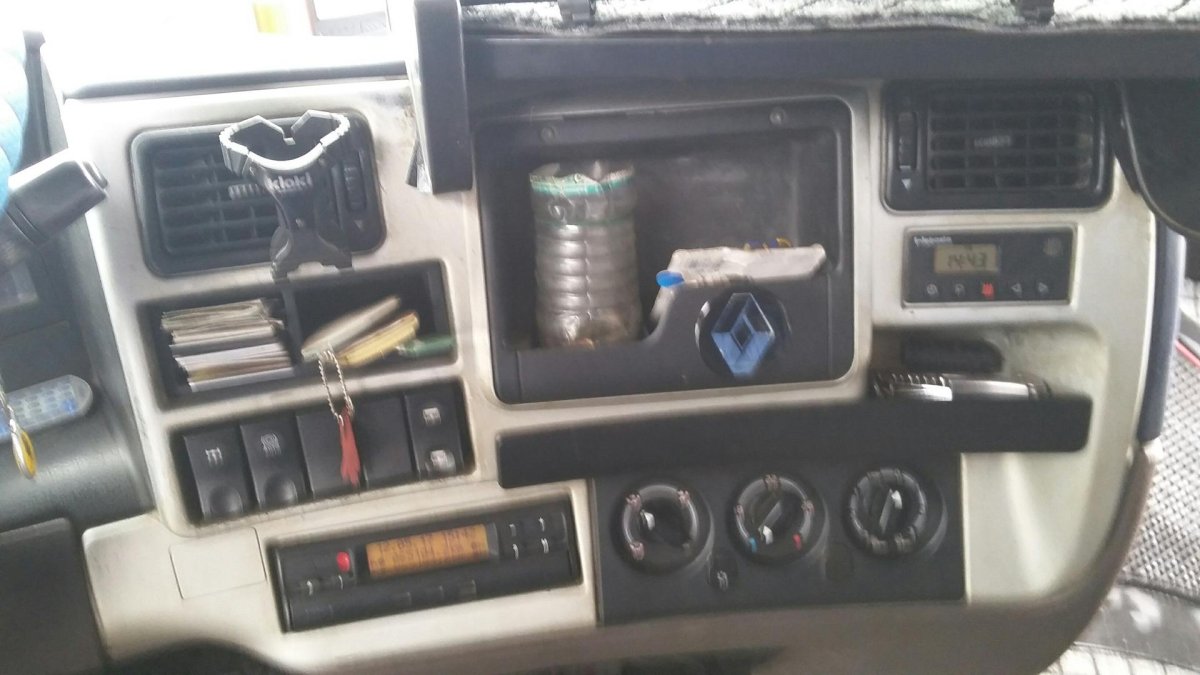 Полка на панель Рено Магнум